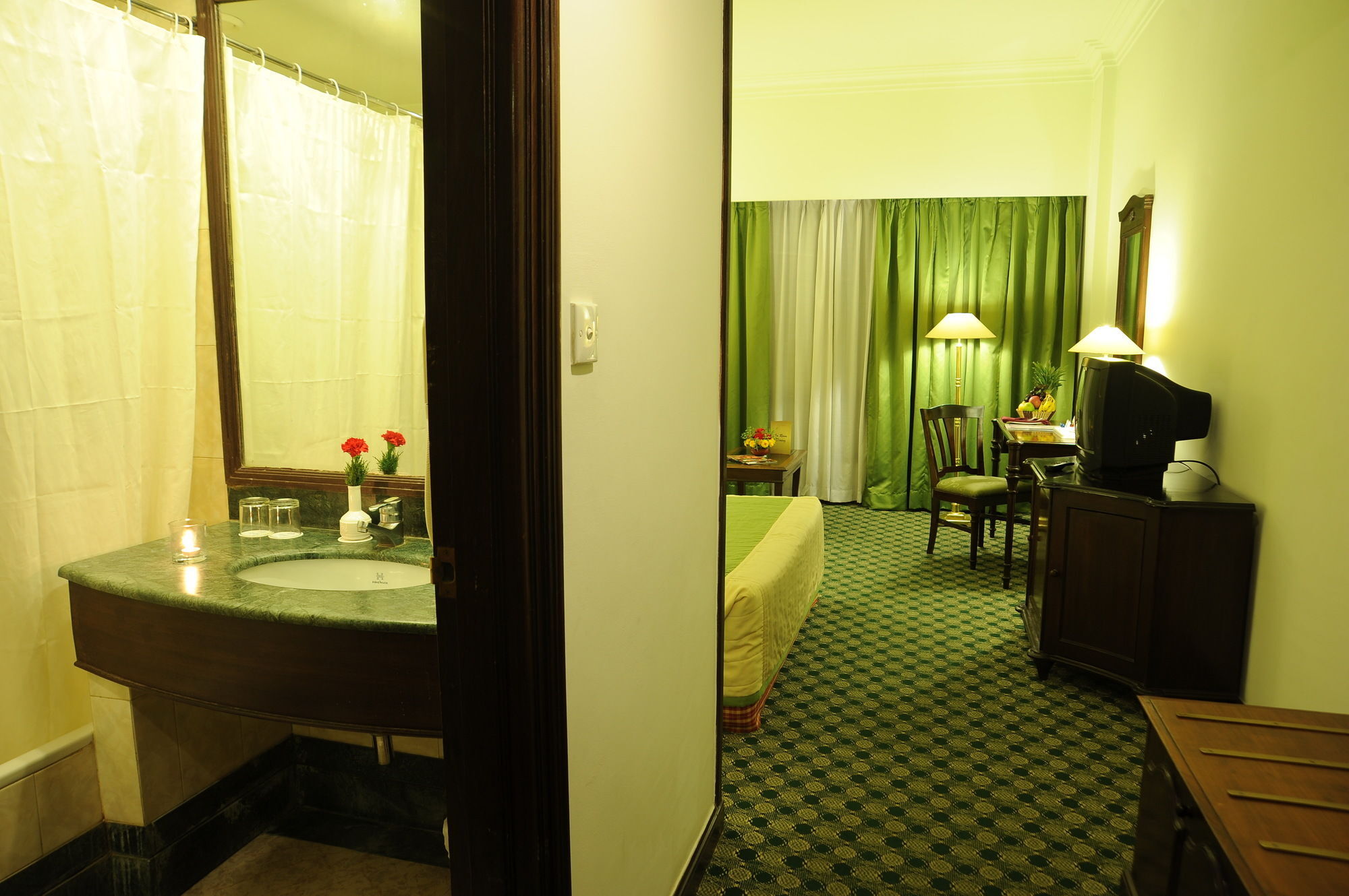 Grand Hotel Katmandu Eksteriør billede